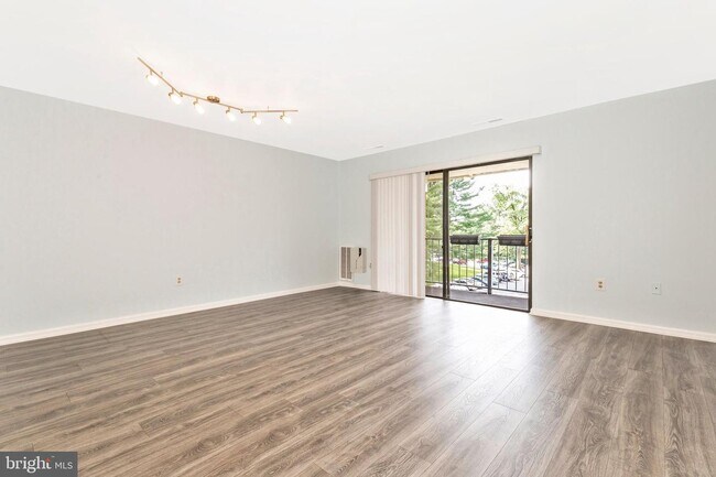 Building Photo - 826 Quince Orchard Blvd