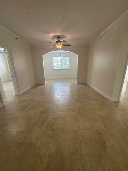 Building Photo - 9901 Baywinds Blvd