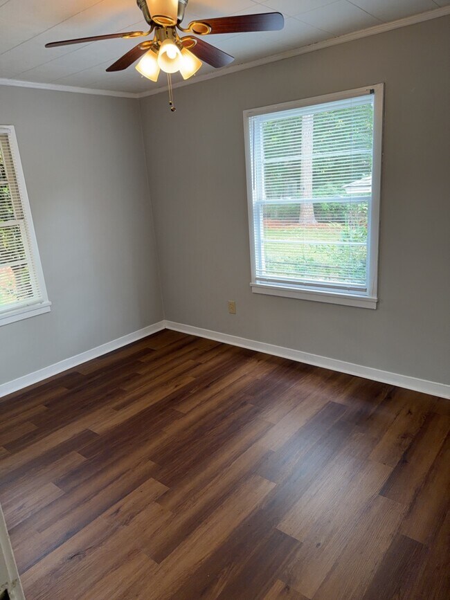 Building Photo - 437 Forest Hills Dr