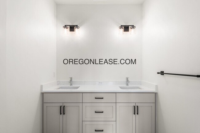 Building Photo - Gorgeous New Construction in Brand New Veneta Subdivision