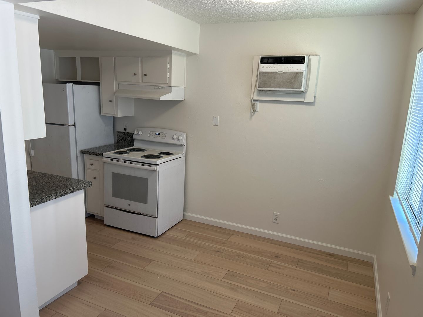 Building Photo - Maple 2