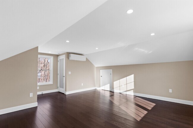 Building Photo - 6 Latchkey Ln