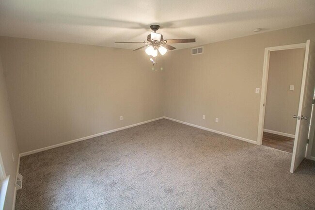 Building Photo - 1909 Newton Dr