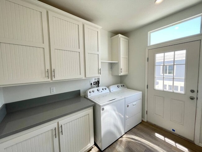 Building Photo - 33 Magnolia Via