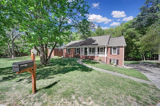 Building Photo - Charming Matthews Home for Rent!