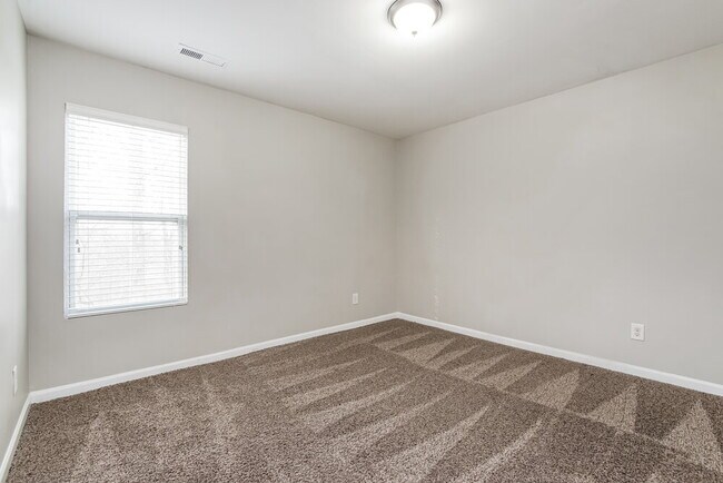 Building Photo - 167 Woodcreek Ln