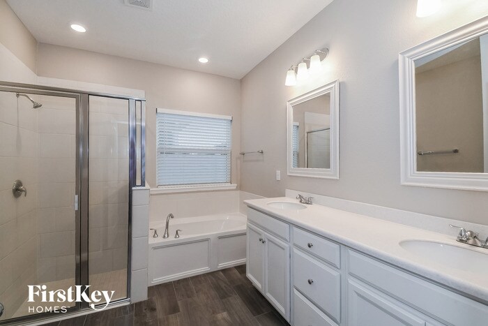 Building Photo - 1312 Kendall Dr