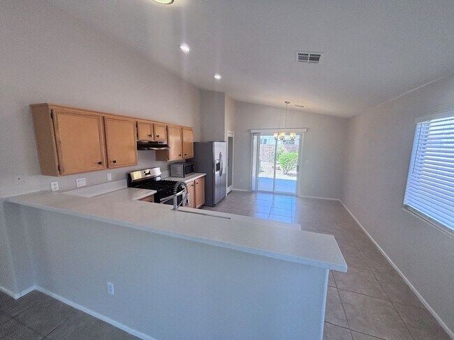 Building Photo - GREAT SINGLE STORY WITH 3 BEDS & 2 BATHS IN GATED COMMUNITY!