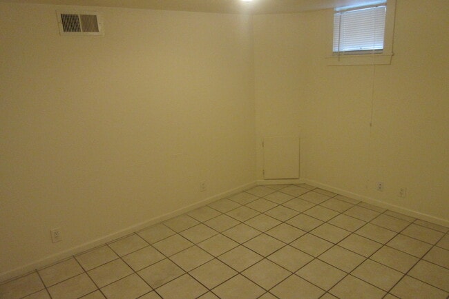 Building Photo - 1504 Rosemary Ln