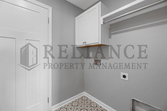 Building Photo - 1558 N Aster Cir