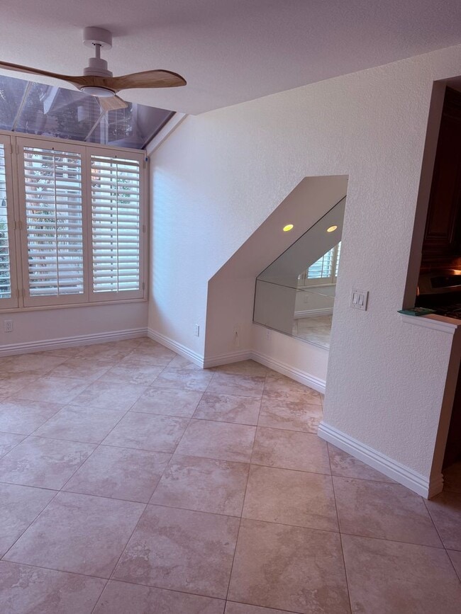 Building Photo - Updated 3BD/2.5BA 2-Story Townhouse in Pri...