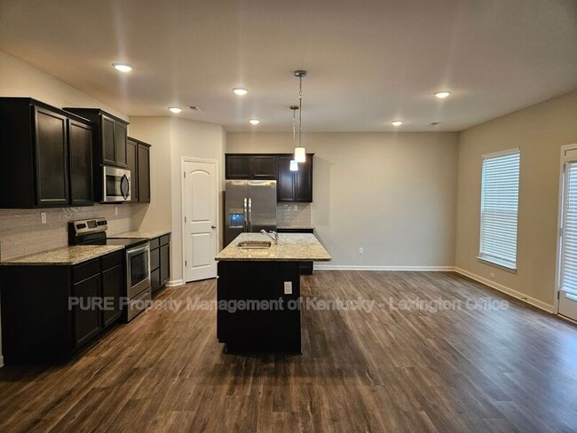 Building Photo - 121 Forester Ct
