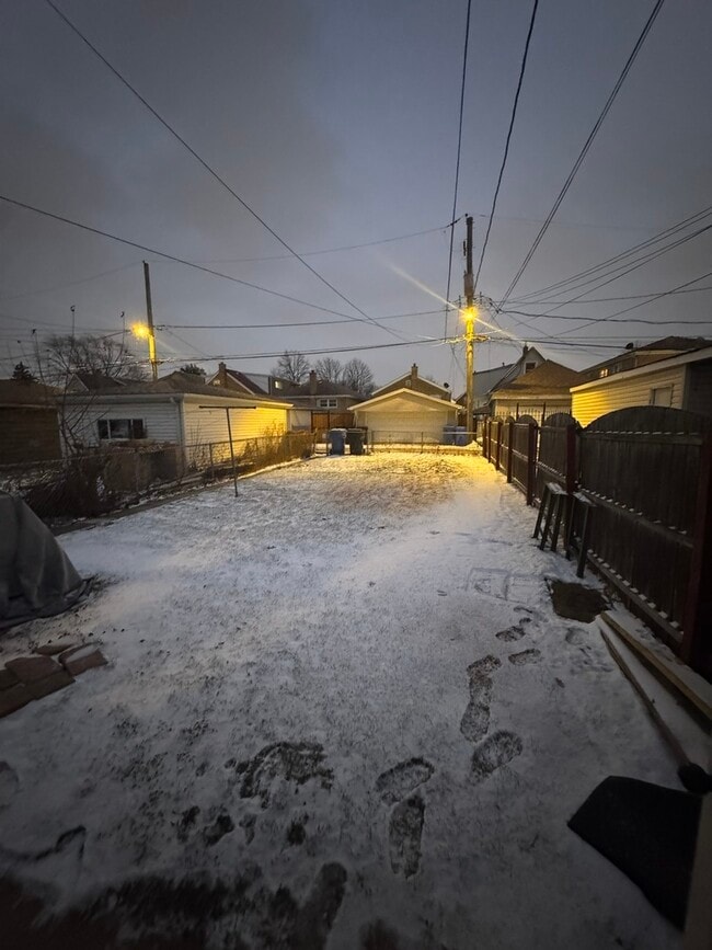 Building Photo - 3945 W 55th Pl