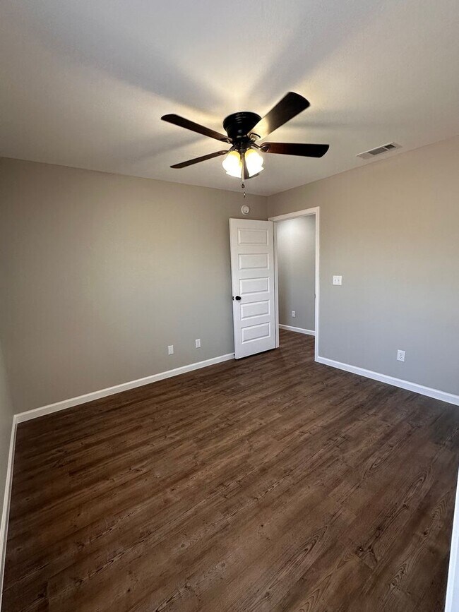 Building Photo - 906 Moxley Dr