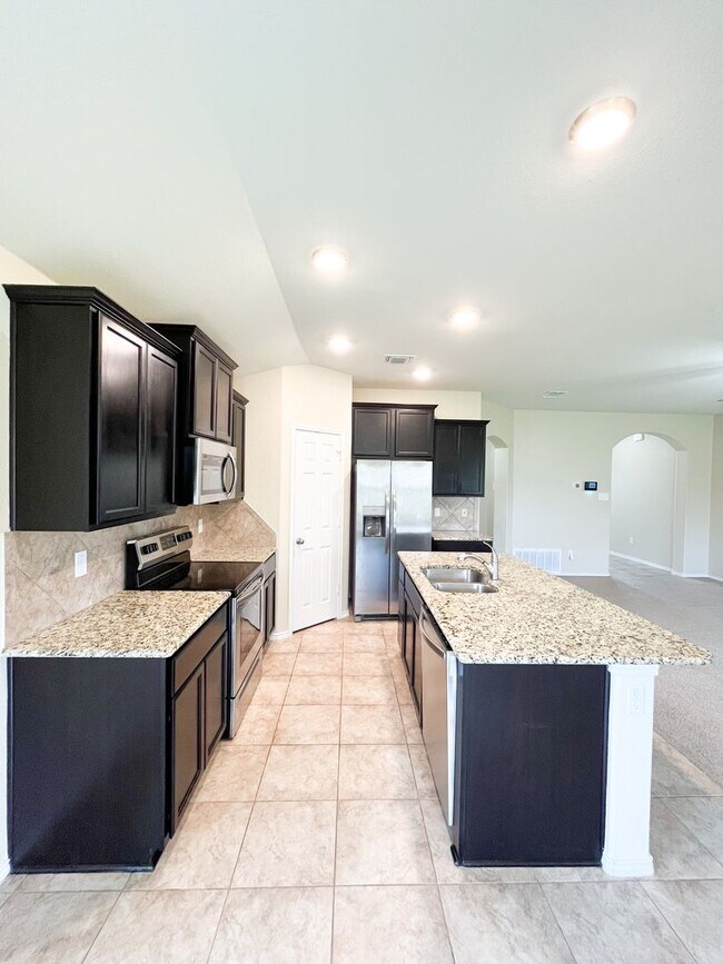 Building Photo - Available NOW!! Beautiful 1 story, 3 bedro...