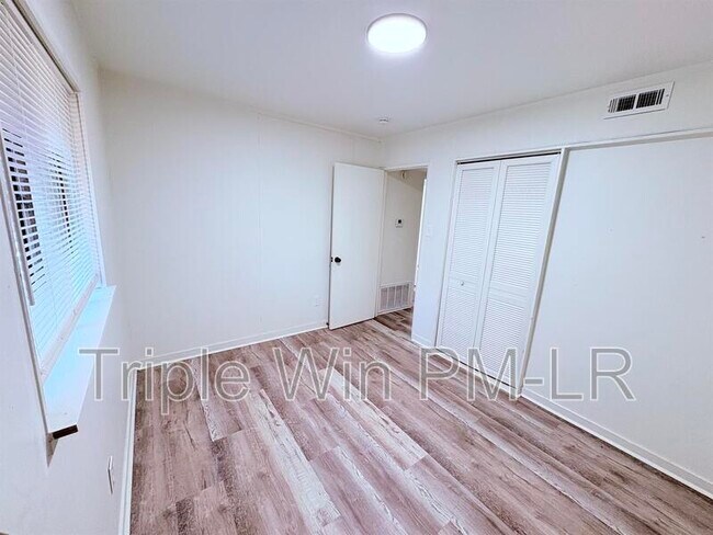 Building Photo - 76 S Meadowcliff Dr