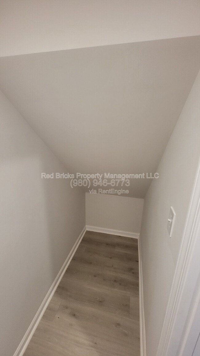 Building Photo - 2354 Donnelly Hls Ln