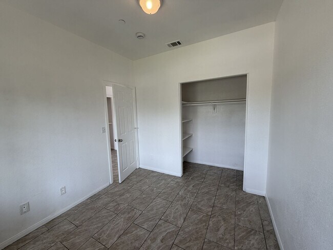 Building Photo - RV T 7216 Yates St Unit A
