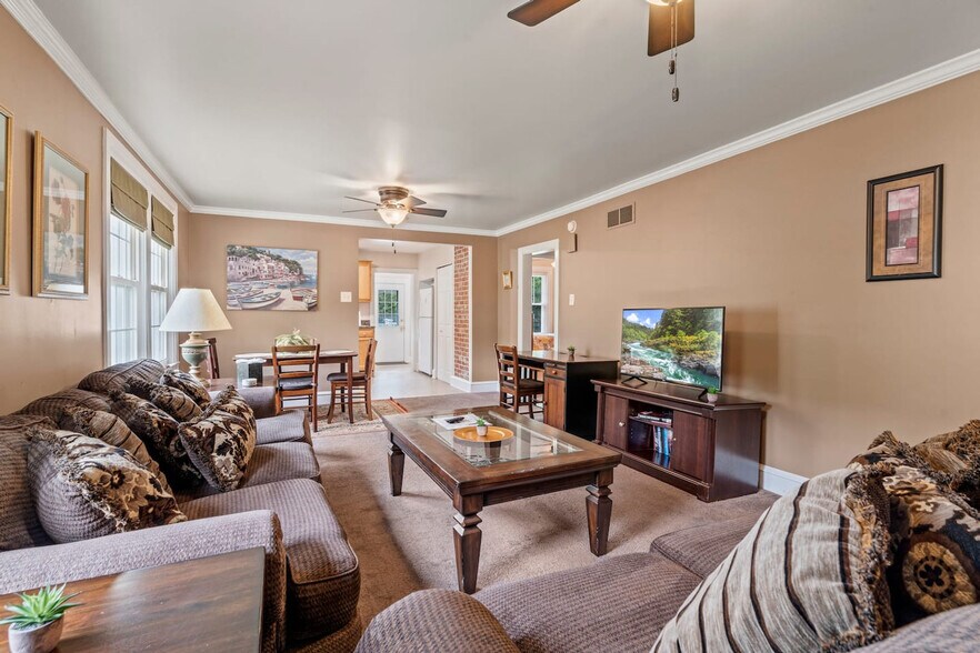 Primary Photo - 42 Old Lancaster Rd