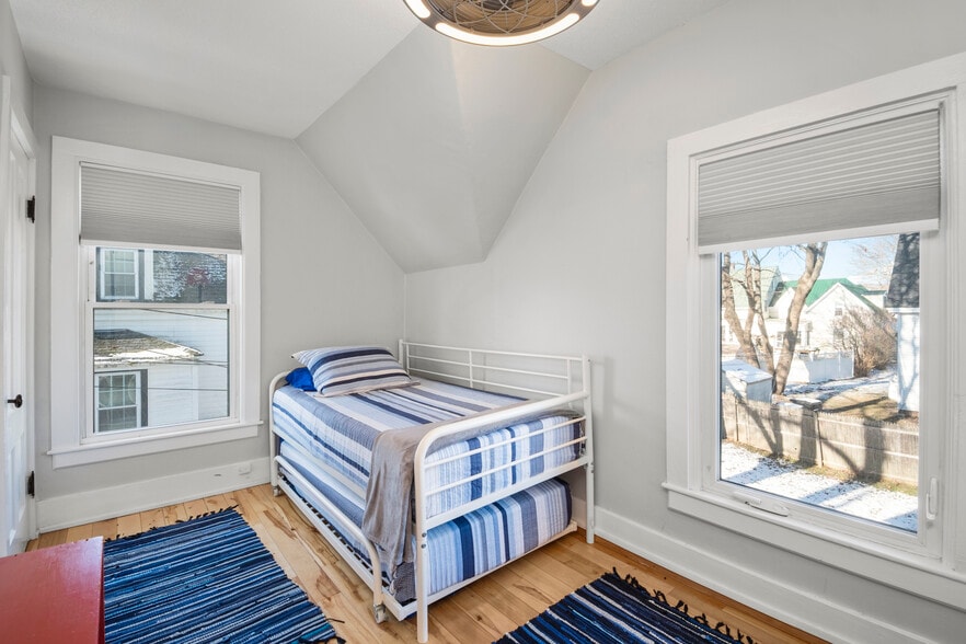 Building Photo - 87 Pleasant St