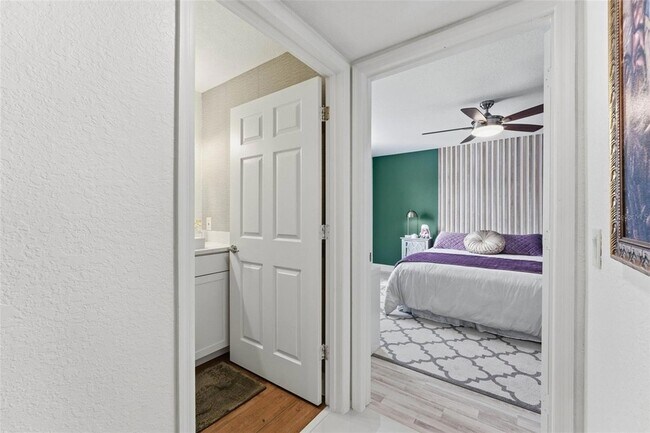 Building Photo - 13838 Fairway Island Dr