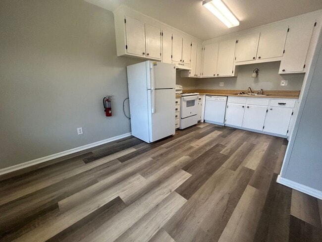 Building Photo - 925-6 Glenn Street, West Columbia, SC 29169