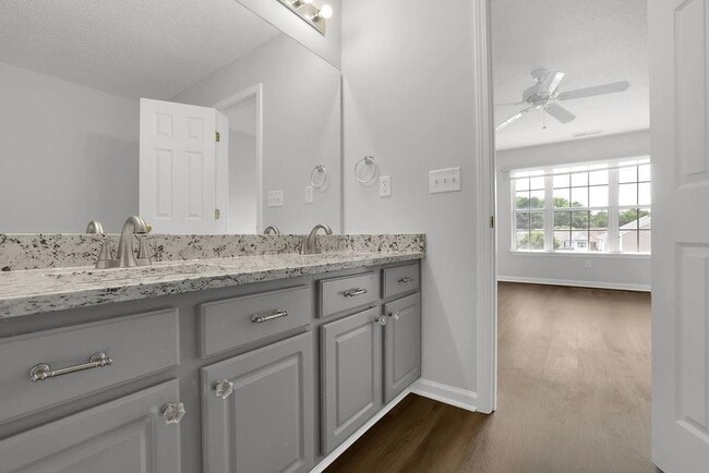 Building Photo - 518 Dragonfly Ct