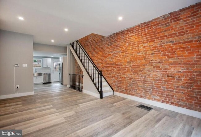 Building Photo - 1272 S Dover St