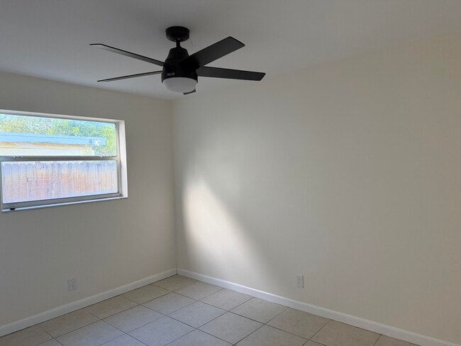 Building Photo - 4200 NW 37th Terrace