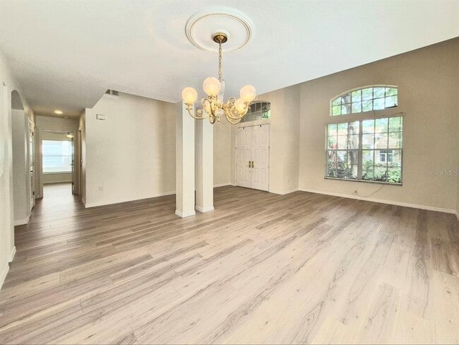 Building Photo - 2214 Green Oaks Ln