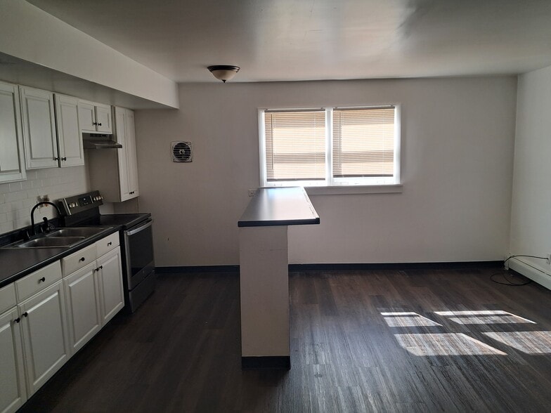 Kitchen - 1727 Lincoln St