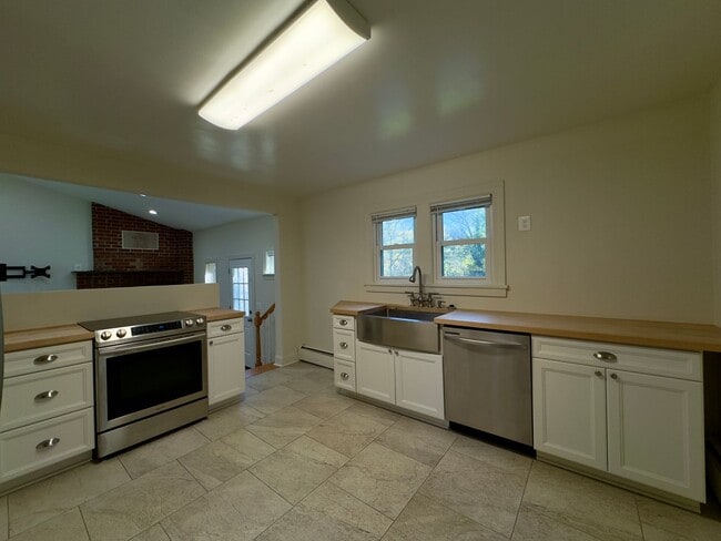 Building Photo - Charming 3 Bedroom/2 Bathroom Home in Spark Glencoe, MD!