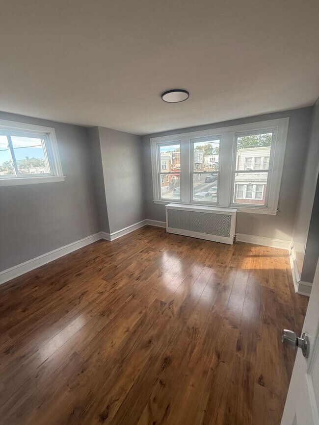 Building Photo - 270 Rosemar St