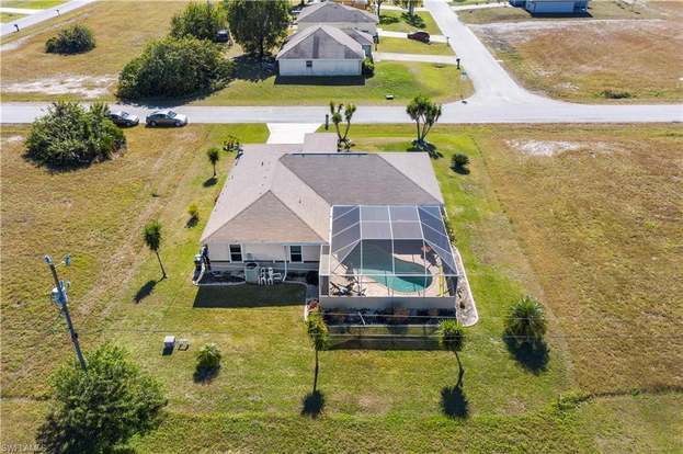 Building Photo - 703 NE 23rd Terrace