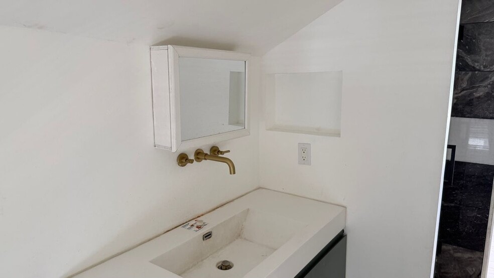 Building Photo - 301 W 1st St