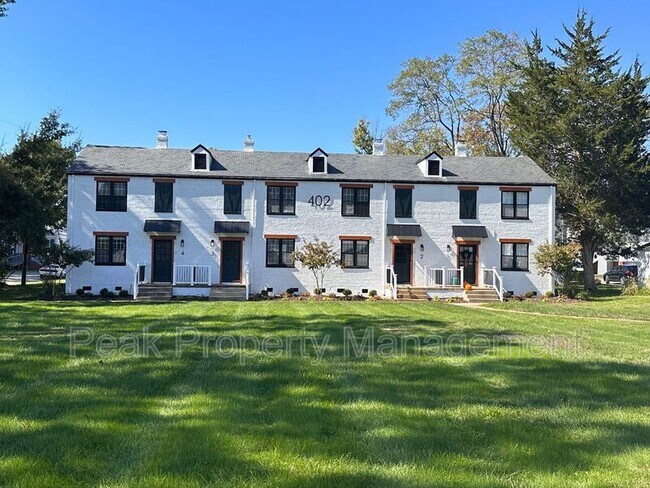 Building Photo - 402 S. Center