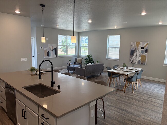 Building Photo - 6071 Goodnight Ave