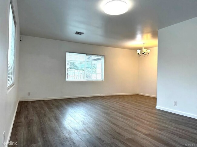 Building Photo - 3 br, 2 bath House - 9000 Sylmar Ave