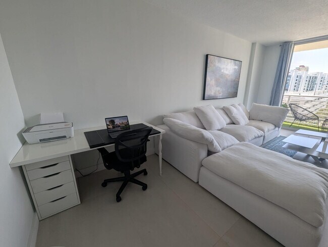 Building Photo - 18800 NE 29th Ave