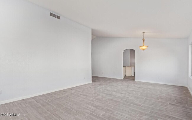 Building Photo - 4758 E Villa Maria Dr