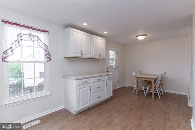 Building Photo - 310 Sedgwick Ct
