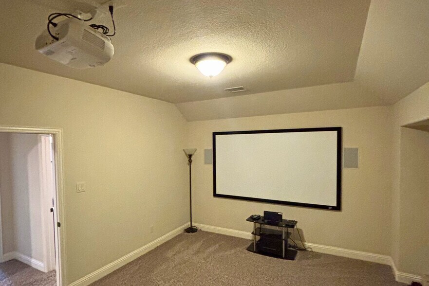 Building Photo - 5547 Lightfoot Ln