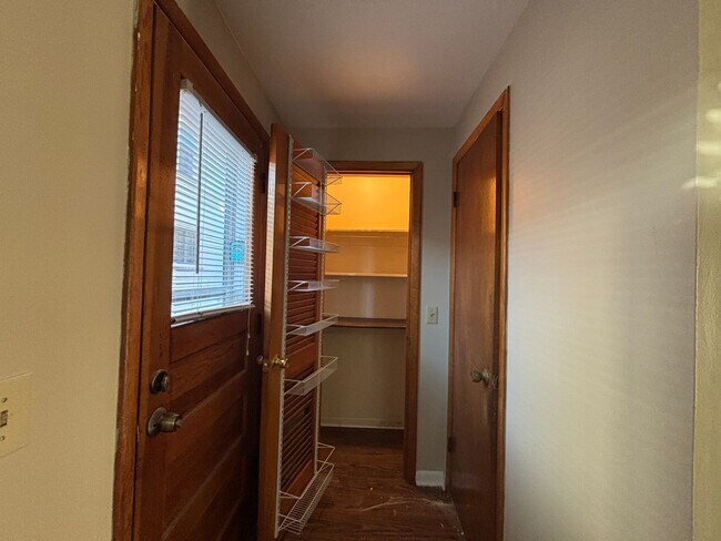 Building Photo - 226 E Chestnut St