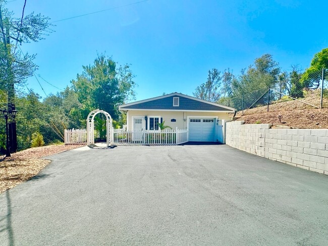 Building Photo - Stunning Top to Bottom, Inside & Out Remodel Job on this Rental Home, Minutes to Fallbrook or Bon...