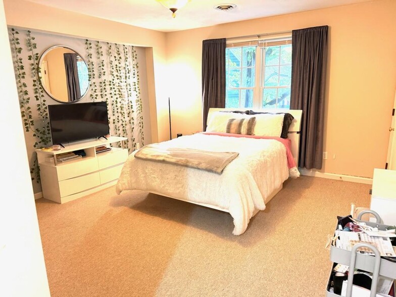 Building Photo - 111 E Genesee St