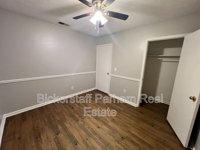 Building Photo - 6620 Cove Cir