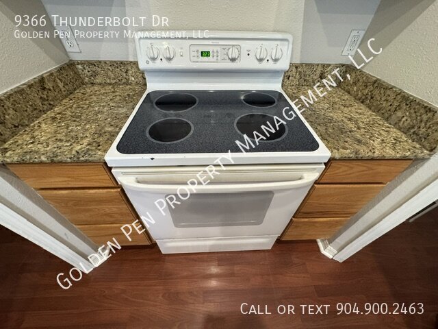 Building Photo - 9366 Thunderbolt Dr