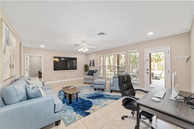 Building Photo - 1706 SW 27th St