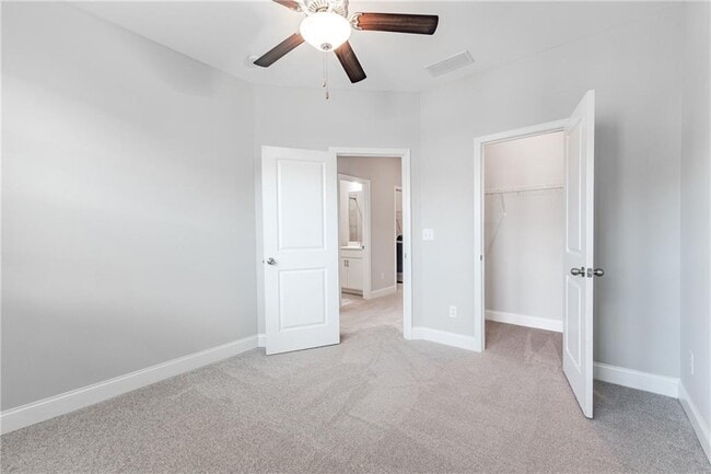 Building Photo - 5051 Pinckney Ln