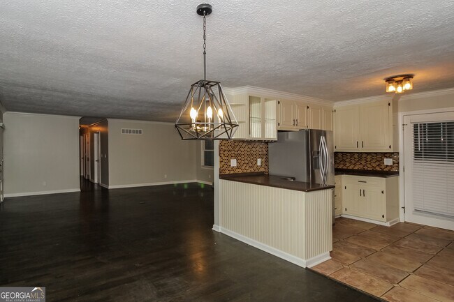 Building Photo - 715 Jett Rd